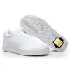 Blanc garçons baskets avec un noir poids léger chaussures à roulettes filles été sport formateurs mode Skate roue appartements 210308