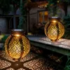 2Pack Nowe Wiszące Lampiony Solarne Retro Hollow Solar Lights z uchwytem Outdoor Solar Ogród światła wystrój na stoczni ogrodzenia ogrodzenia patio brąz