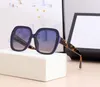 2021 Luxus-Designer-Sommerstil-Frauen-Sonnenbrille, superleichter UV-Schutz, modische Mischfarbe, mit Box