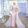 Lichtroze moslim avond formele jurken met lange mouw 2022 volledige kant applique Arabische zeemeermin plus size prom dress overskirt