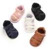 Nouvelle mode Summer nouveau-né bébé bébé garçons filles Perouet chaussures Soft Soft Sneakers creux Sandales Chaussures Ajustement pour 018M1405276