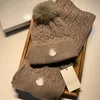 Fashion Wool Trend Hat Scarf Set Top Luxury Acne Mössor Män och Kvinnor Fashions Designer Shawl Cashmere Scarfs Handskar Lämplig för Winter Classics