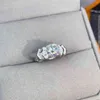 Moissanite Women Engagement för bröllop 925 Silver Ring Glänsande GEM Födelsedaggåva Lyxig smycken