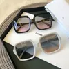 Sunglasses Hoge Kwaliteit Merk Ontwerp Vrouwen Zonnebril Luxe Bril Lady Vierkante Vrouw 2021 Roze Blauw Lens Mannen2639614