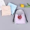 서리로 덥은 플라스틱 만화 Drawstring 가방 그림 방수 휴대용 천으로 신발 양말 화장품 저장 가방 투명한 여행 가방