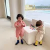 Koreański styl chłopcy i dziewczęta moda solidna kolor s ubrania bawełniane luźne z długim rękawem niesamowite body 1-6y 210615