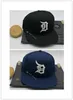 Venta superior New Detroit Sports Fitted Hats Cool Baseball Fitted Cap Adult Flat Peak Hip Hop Tiger Hombres Mujeres Azul Negro Full Closed Gorra