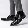 2021 neue Modedesigner Business-Stil Herrenschuhe schwarz braun Leder auf Hochzeit flache Böden Männer tolle lässige Kleidschuhe für Party