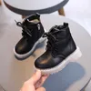 4 Farben Säuglingsbaby Mädchen Jungen Martin Stiefel Vollfarbige Seite Reißverschluss Lace Up Schuhe Outfits 0-3Y G1023