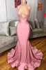 Rosa sjöjungfrun prom klänningar sexig halter hals rygglösa applikationer paljetterade topp ruffles långa tåg aftonklänningar kvinnor tillfälle vestido282g