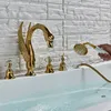 Conjuntos de ducha de baño Perilla de cristal Cisne Grifo de bañera dorado Montado en cubierta 5 orificios Grifo mezclador de bañera generalizado con ducha de mano Torneira Chuveiro