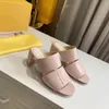 Nouveau Femmes En Cuir Diapositives D'été Talons Hauts En Relief Double Sangle Sandales Lettrage Mule Chaussures Dames De Mariage Plage Sandales Avec Boîte 272