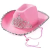 Berets Western Cowboy Caps قبعة رعاة البقر الوردية للنساء فتاة Tiara عطلة أزياء ريشة كبيرة التاج Acces Q7B0