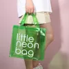 Customizable Vattentät strand Clear Shopping Väskor Förvaring Kosmetisk väska Högkvalitativ Transparent Little Neon Pink PVC Tote Bag