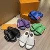 Högkvalitativ designer Kvinnor Plattform Slipper Real Läder Sandaler Strand Slide Mode Scuffs Gummi Tofflor Lady Flat Heel Skor Storlek 35-42 med låda