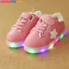 Upplyst Krasovki Lysande Sneakers Glödande Barn Skor Barn med Sole LED Lyser sneakers för GirlsBoys 210713