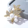 Pins, Brooches 2021 Ladies Brooch Copper Micro-inlaid Zircon Natural Freshwater Pearl Leaves Corsage Wholesale
