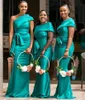 2021 Afrikaanse groene bruidsmeisje jurken één schouder satijnen bruiloft gasten jurk mouwloze vloer lengte gewaden de demoiselle d'honneur met boog knoop
