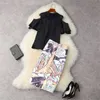 ファッション夏の婦人服のフリルズオフショルダーシャツとプリント鉛筆スカート2ピーススーツセットオフィスレディ衣装210601