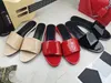 Mais novo Designer Mulheres Sandálias Verão Fivela de Metal Clássico Deslizadores Slippers Luxo Luxo Alta Qualidade Saltos Flip Flopsflat Sandal Mules Slipper ao ar livre 35-42