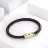 2021 Tillbehör Kvinnor Bangle Men mode unisex smycken storlek armband spänne läder 5 färger277f