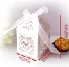 Bevorzugung Halter White Love Heart Laser Schnitt Süßigkeiten Geschenkboxen Schokoladenbrautgeburtstagsbox Hochzeitsfeier mit Bändern Hochzeitsgeschenke Souvenirs