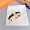 Diseñadores de alta calidad pulsera lujos brazalete brazalete para hombre y para mujer abierto titanio acero pulseras personalidad simple mismo regalo de joyería para los amantes estilo agradable