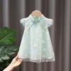 Nya Baby Girls Dress Summer National Style Little Daisy Cheongsam Klänning Söt Flower Girls Kläder QZ115 Q0716