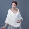 Femmes fourrures Capes Champagne mariage faux châle volée enveloppe la veste nuptiale partage de la veste salée cape de mariage