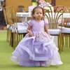 Lavendel Tiered Ball Gown Flower Girl Dresses For Wedding Jewel Neck Lace Toddler Pageant Klänningar med korta ärmar Tulle Kids Prom Dress