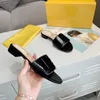 2021 femmes concepteur en cuir diapositives été sandale été appartements pantoufles sexy lettrage sandales dames plage tongs avec boîte 271