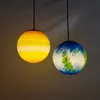 Nordic Planet Lampada a sospensione Novità Atmosfera creativa Lampadario E27 Lampada a sospensione a sfera in acrilico Luce per ragazza ragazzo per bambini