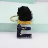 Black Pompom Carta Chaveiro Inglês Alfabeto Chave Anel Glitter Gradiente Resina Espelho de Carro Espelho Mulheres Handbag Charms Llavero