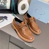 Desinger Kadın Rahat Ayakkabılar Monolith Üçgen Logo Siyah Ayakkabı Artış Platformu Sneakers Cloudbust Klasik Patent Mat Loaf