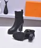 2023 Damen Designer Stiefel Desert Boot Flamingos Love Arrow 100% Echtleder Medal Grob Rutschfeste Winterschuhe Größe EU35-41