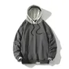 all'interno della hoodie