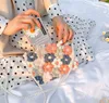 Totes mão tecida de lã de lã saco com flores sopras mulheres 2021 crisântemo criativo mensageiro