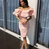 Nieuwe Blush Roze Schede Homecoming Jurken Off Shoulder Ruched Ruches Knielengte Cocktail Jurken Korte Prom Dress Partyjurken