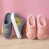 Vrouwen Mannen Leuke Regenboog Winter Warm Slippers Dikke Soled Non-Slip Pluche Katoenen Schoenen Memory Foam Couples Huis Slaapkamer Bont Dia's Y1206