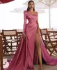 Rosa ny ankomst sjöjungfrun prom klänningar dubai arabiska långa ärmar formell klänning hög sida delad kändis mantel de soiree kvällskläder