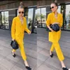 Fashion Street Blazer Passar Kvinnor Sommargul Slim Fit Two Button Evening Party Prom Kontor Lady Outfit Tuxedos (Jacka + Byxor)