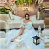 Puffy z długim rękawem Suknie ślubne Afryki Koronki Aplikacje Suknie ślubne Off The Ramię Szata Strona Splicie Zobacz przez szaty Photoshoot