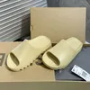 Designer di lusso Slides Graffiti Bone Resin Desert Sand Pantofole in gomma Sandali piatti Uomo Donna Scarpe da spiaggia Foam Runner Slipper sandalo Womens tingibile china shoe