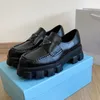 Tasarımcı Ayakkabı Monolit Kauçuk Platform Kadın Spor Ayakkabıları Siyah Parlak Deri Terlik Tıknaz Yuvarlak Kafa Spor Sabah Kalın Alt Alt Somunlar