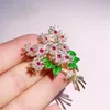 Pins, broscher elegant klar rhinestone blomma för kvinnor växt brosch kubik zirconia lapel pin cardigan klänning skjorta tillbehör