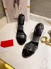 Przezroczyste sandały na wysokim obcasie 2022 Lato Nowe Sexy One-Word Zewnętrzne Kapcie Temperament Crystal Stiletto Sandały Kobiety