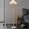 Lampadaires nordiques lumière de luxe chambre étude en bois massif rétro minimaliste plissé lumières verticales lampes sur pied pour salon