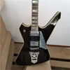 A guitarra elétrica do corpo preto da forma especial com assinatura, inlay colorida da pérola, hardware do cromo, pode ser personalizado