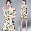 Vrouwen zomer ontwerper elegante gele bloemenprint tweedelige sets vrouwelijke sexy off the schouder bladerdeeg mouw top + mini rok suit 210525