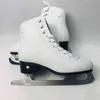 Figuur volwassen mannen en vrouwen figuur ijshockey skates kinderen